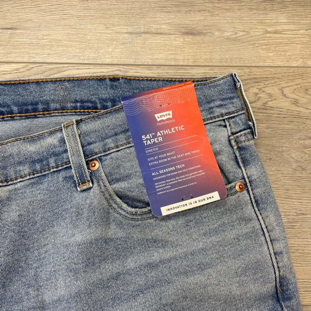 Levi's 541 Athletic Taper Jeans Mens 42x32 Light Wash Stretch Distressed